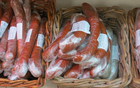 Полукопченную колбасу, способную поразить нервную систему, изготавливали в Нижегородской области
