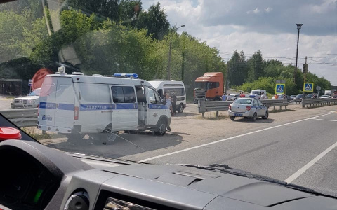 Большегруз насмерть сбил мать, идущую с детьми в Нижегородской области
