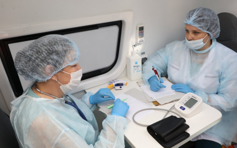 Медики назвали 5 категорий людей, кому нельзя ставить прививку от коронавируса