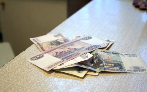 Российские чиновники получат новую надбавку к зарплате