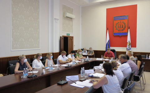 Глава Дзержинска Иван Носков провел рабочее совещание с руководителями медицинских учреждений города