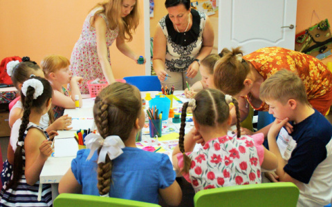 Власти продолжат поддерживать материально семьи Нижегородской области