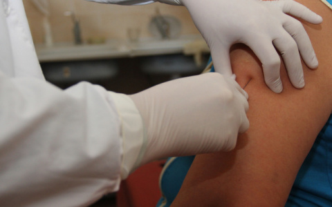 Известна причина болей в руки после прививки от COVID-19