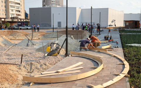 Строительство памп-трека в Дзержинске проверил глава города Иван Носков