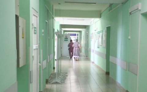 Медик и уборщица через автосервис продавали поддельные COVID-сертификаты в Нижегородской области