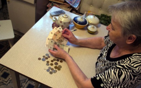 Когда и как будут произведены новые выплаты пенсионерам и военным