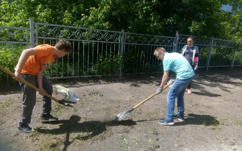 Около 400 подростков получили трудоустройство в госучреждениях Дзержинска