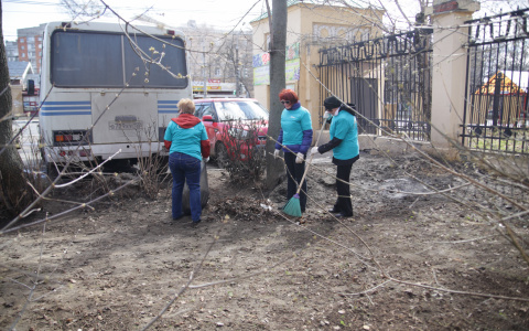 В детском лагере в Дзержинске подростков наняли мыть туалеты
