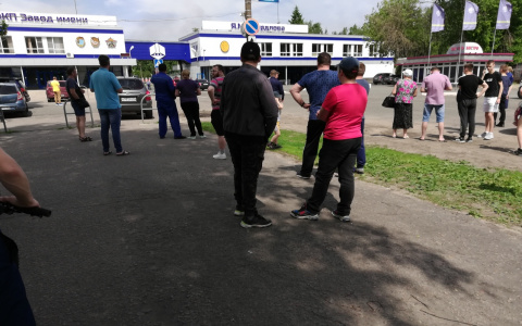 Сотрудники заводов имени Свердлова и "Кристалл" срочно эвакуированы