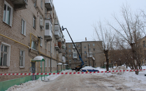 Две жительницы Дзержинска пострадали от схода льда с крыш домов