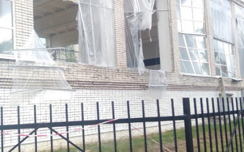 Юным спортсменам Дзержинска приходится заниматься в разрушенном спортзале