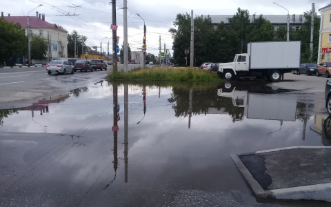 Тротуар в никуда: в Дзержинске проложили тротуар с которого будет сложно сойти (ФОТО)