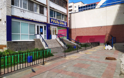 Дзержинские воины: жители продолжат прыгать через забор вокруг ТЦ «Союз»