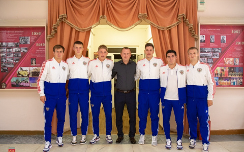 Чемпионы мира по футболу вернулись в родной Дзержинск