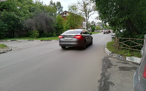 Мужчина продал арендованный автомобиль трем людям в Дзержинске