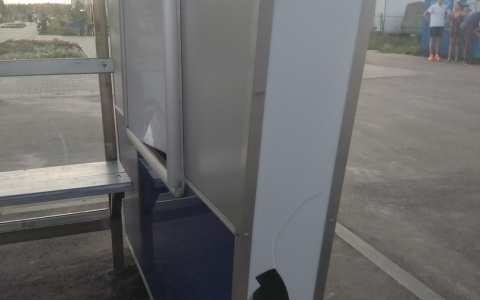 «Космическую» остановку в Дзержинске постепенно разрушают вандалы