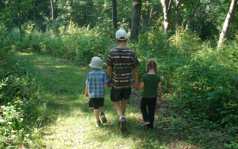 Мужчина на скутере приставал к детям в садоводческом товариществе под Дзержинском