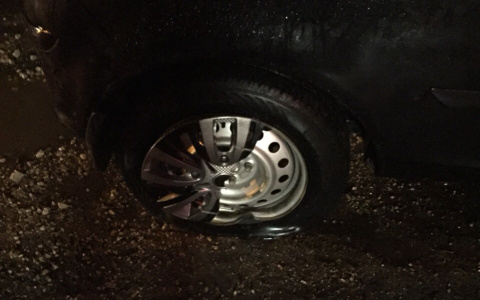 Дороги Дзержинска - опасный и тернистый путь: там жители портят колеса своих автомобилей (ФОТО)