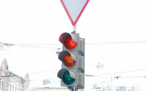 На пешеходных переходах Дзержинска появились светофоры