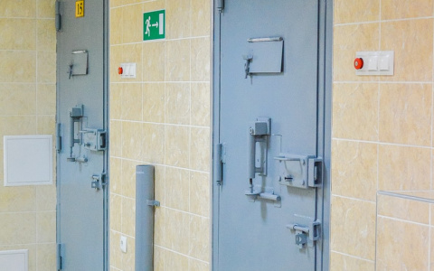 В Дзержинске задержали сотрудника ФСИН, который получил взятку от заключенного