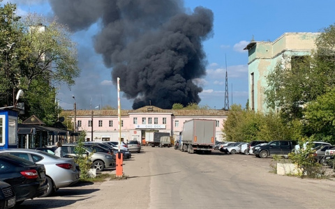 В Дзержинске разгорелся пожар на заводе (ФОТО)
