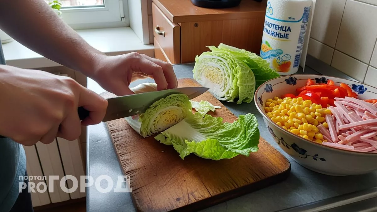 Магазины не успевают завозить пекинскую капусту из-за салата который готовят за 10 минут все подряд