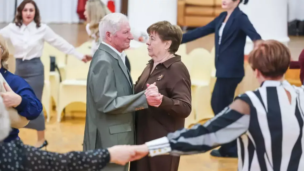 Супруги станцевали вальс после 55 лет совместной жизни