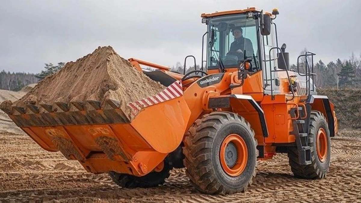 Дзержинск получил погрузчик и машину для нанесения дорожной разметки