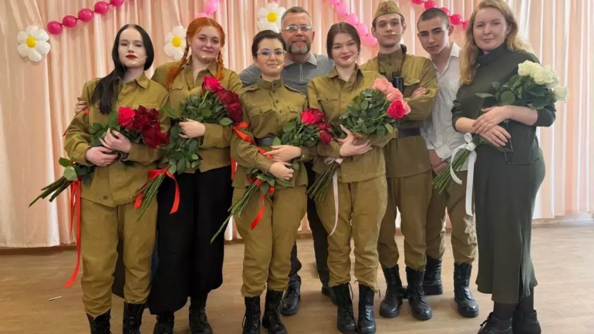 Студенческий театр подарил школьникам Дзержинска спектакль о женщинах-разведчицах