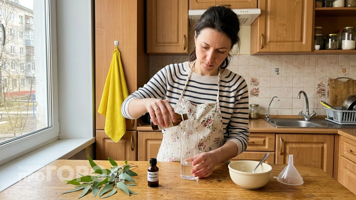 Втираю каплю этого копеечного масла в манжеты, и клещи отваливаются на ходу — дорогие спреи больше не покупаю
