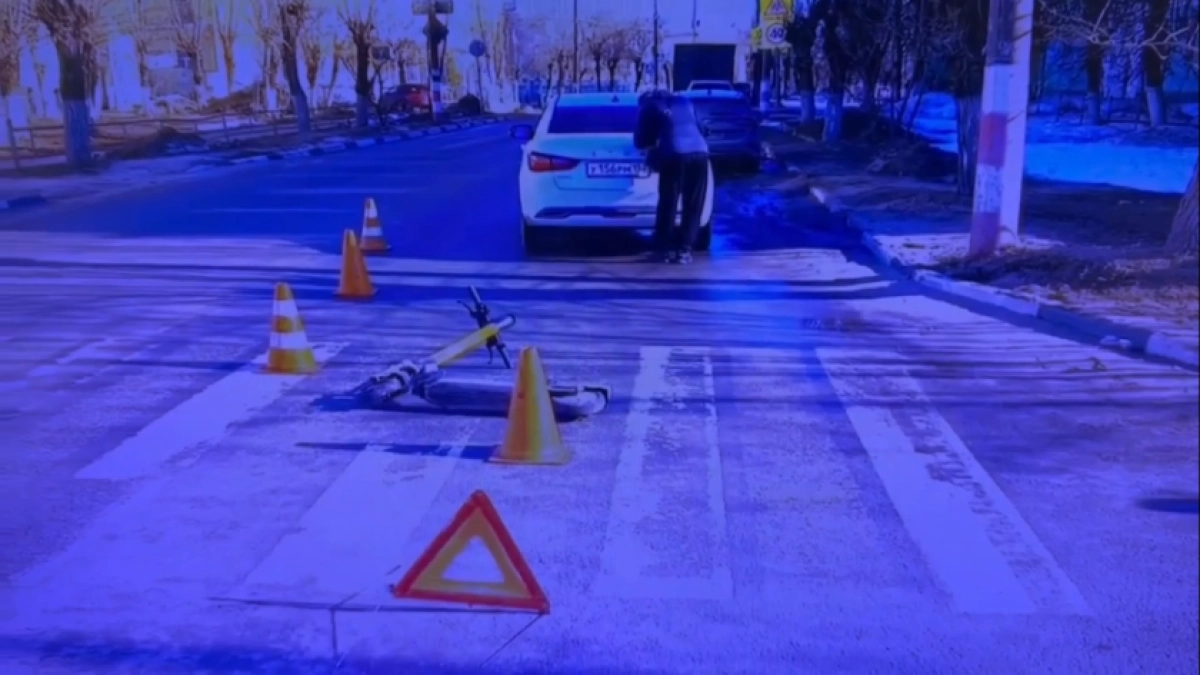 Подросток на электросамокате попал под колеса легковушки в Дзержинске