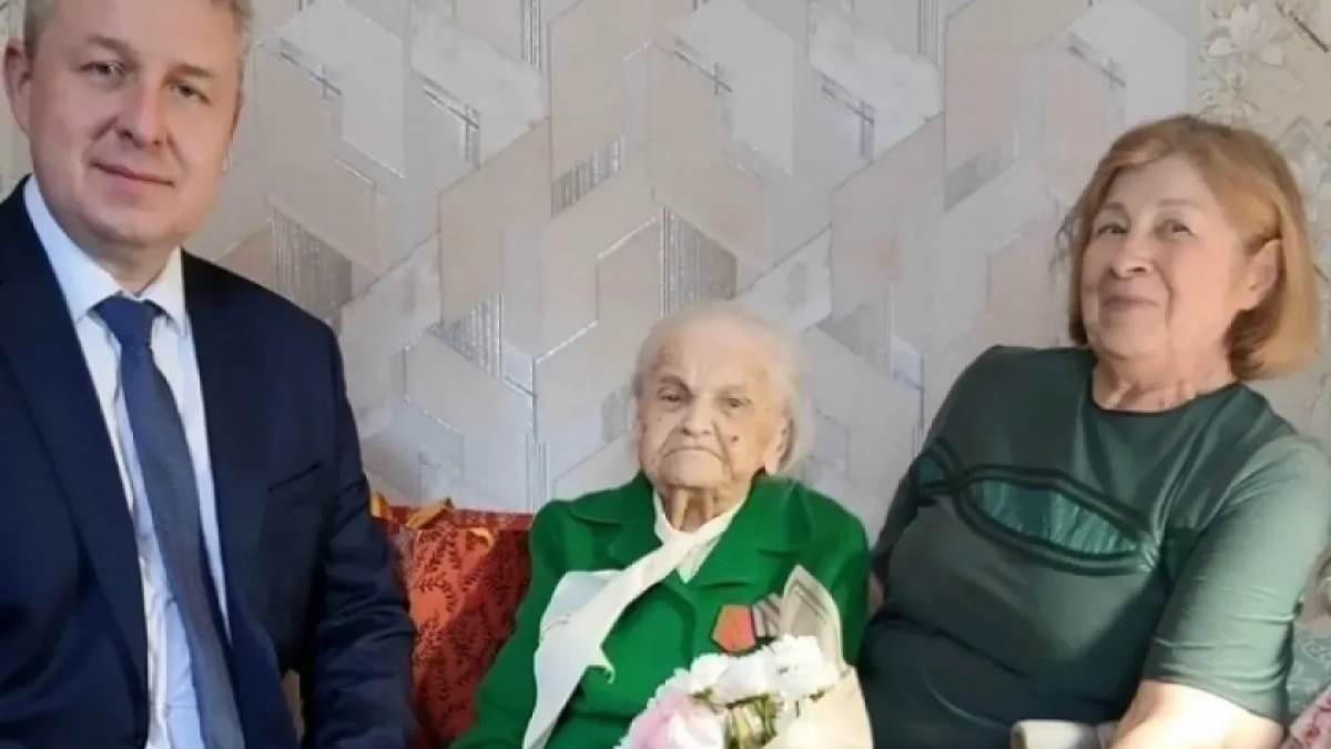 Нижегородка Зинаида Еремина отметила 100 лет: ветеран с наградой за труд в годы войны