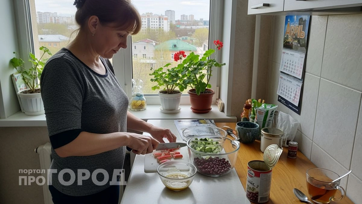 Минимум усилий и всего три ингредиента: этот быстрый салат без варки стал спасением для моих ленивых вечеров