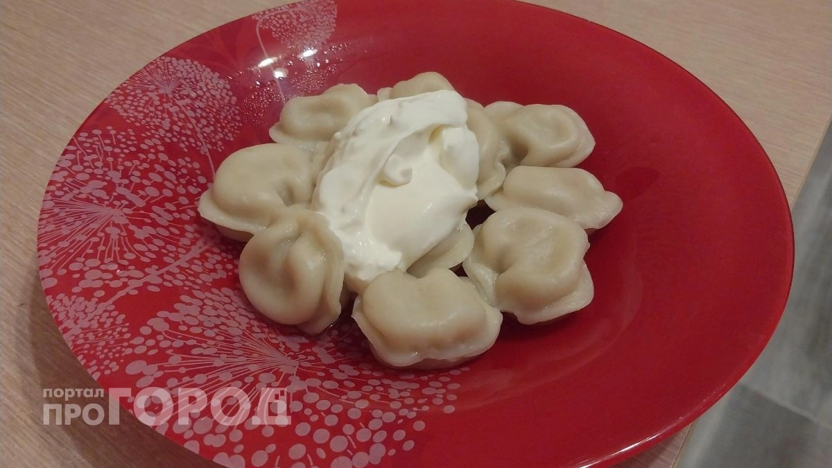 Хватит портить пельмени кипятком: теперь готовлю их необычным способом для идеальной сочности и хрустящей корочки