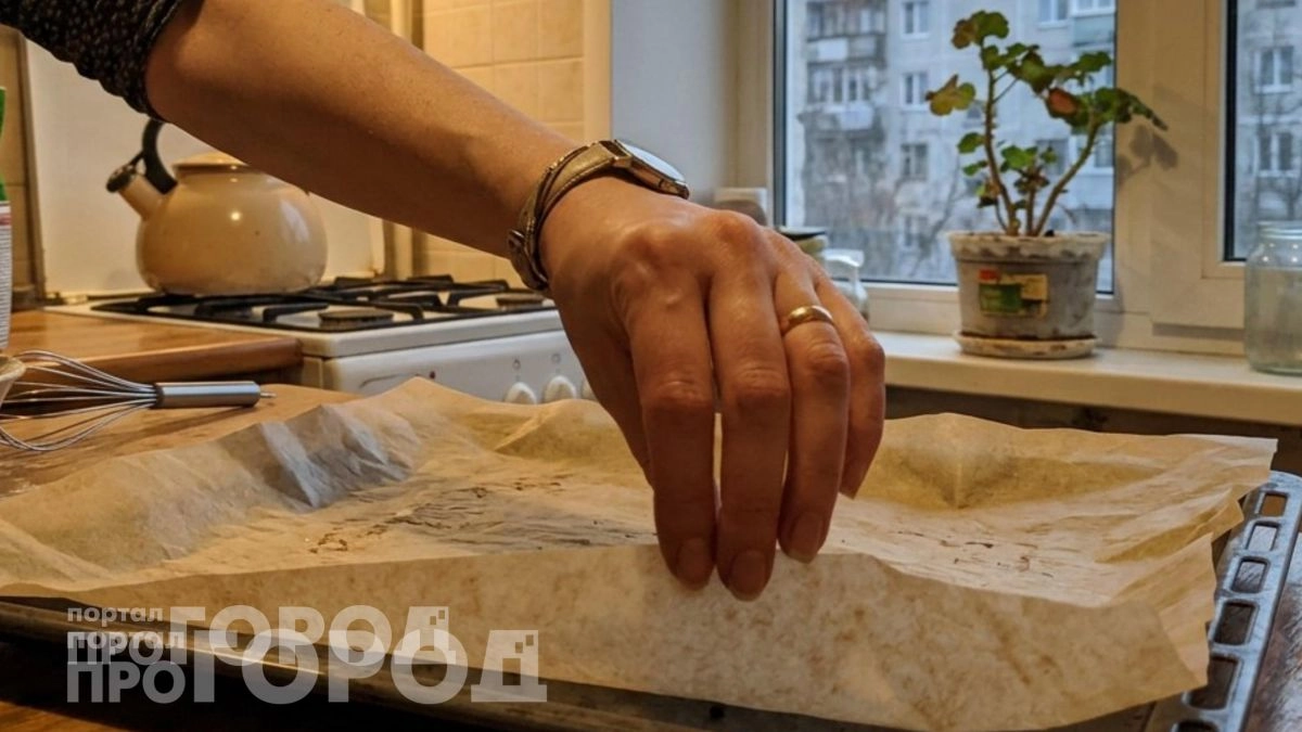 Перестаньте гадать с пергаментом: вот простой способ определить нужную сторону для идеальной выпечки