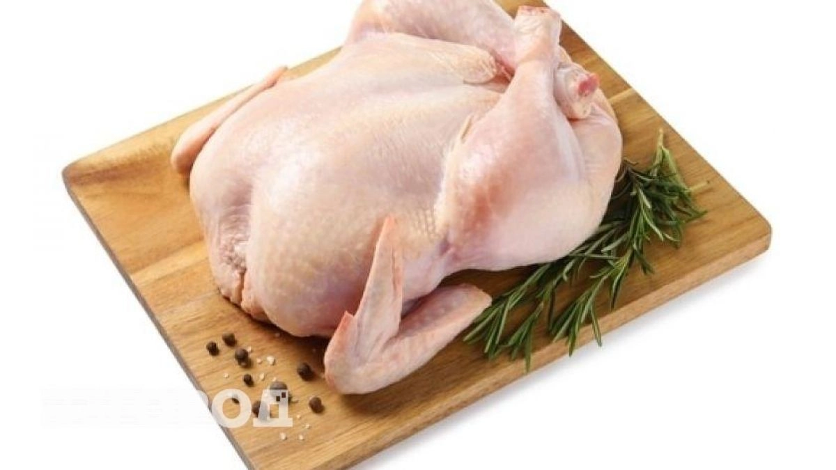 Вы совершаете опасную ошибку на кухне: почему мытье курицы водой только разносит инфекцию по дому