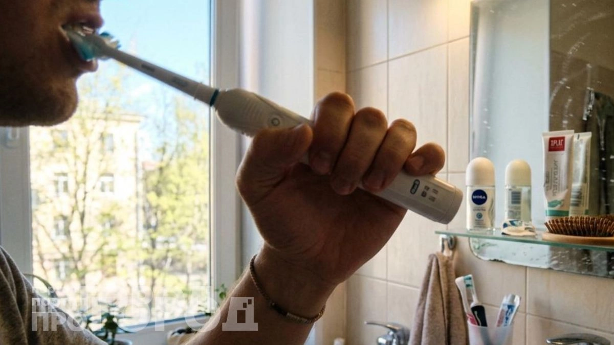 Чистить зубы до или после завтрака: стоматолог наконец объяснил, как не разрушить эмаль с самого утра