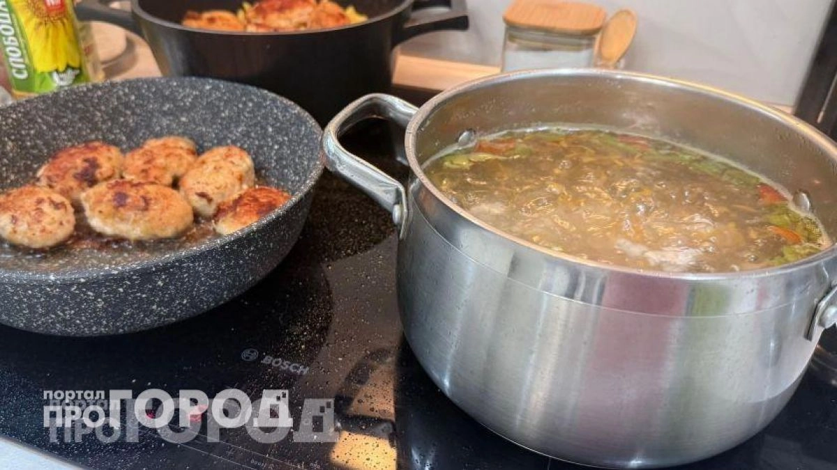 Добавьте этот дешевый продукт в кастрюлю: ваш обычный суп по вкусу станет изысканным блюдом из ресторана