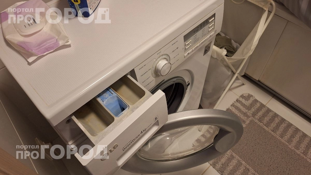 Хватит мучиться с комками в подушках: простой лайфхак поможет вернуть им объем и чистоту всего за одну стирку