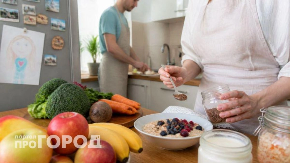 Кишечник заработает без сбоев: доктор Мясников назвал доступные продукты для легкого очищения организма