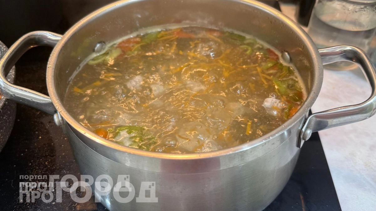 Перестаньте добавлять этот овощ в суп: он перебивает весь вкус блюда и только зря портит ваши старания