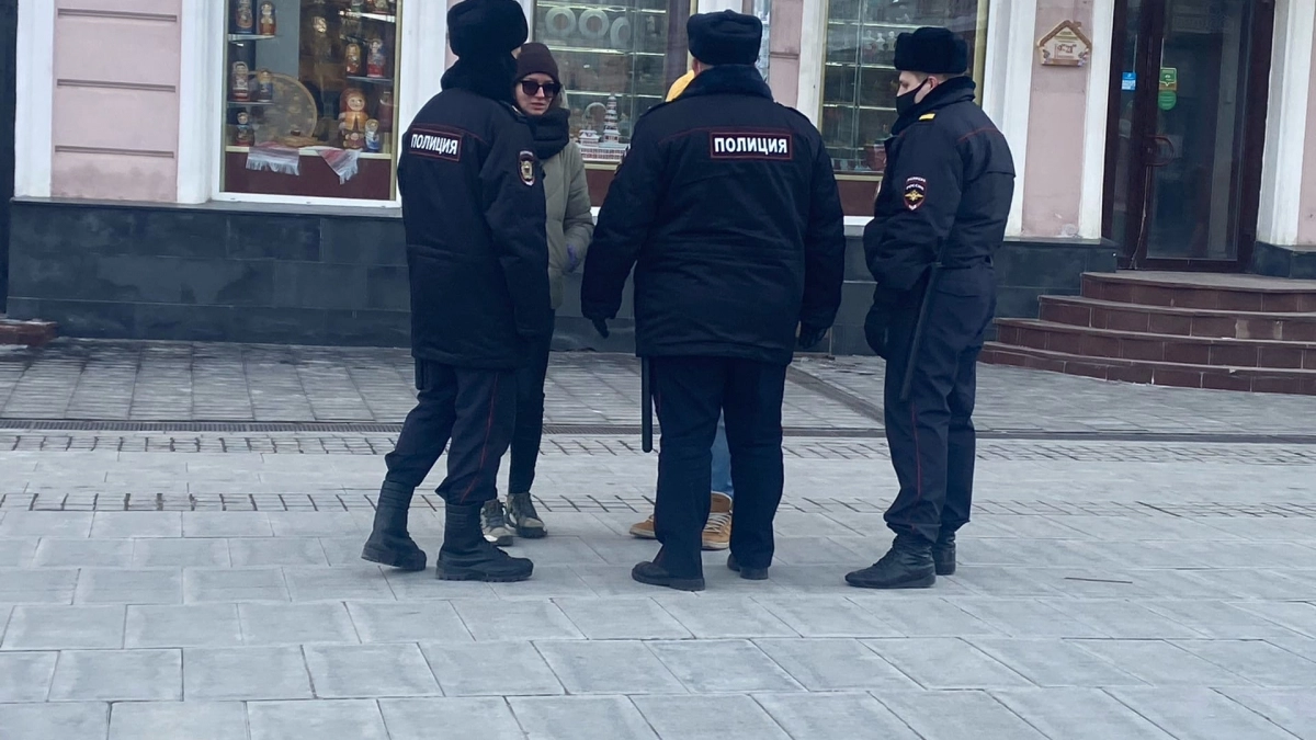 В Дзержинске 18-летний курьер отдал мошенникам более 600 тысяч рублей "сотрудникам военкомата" 