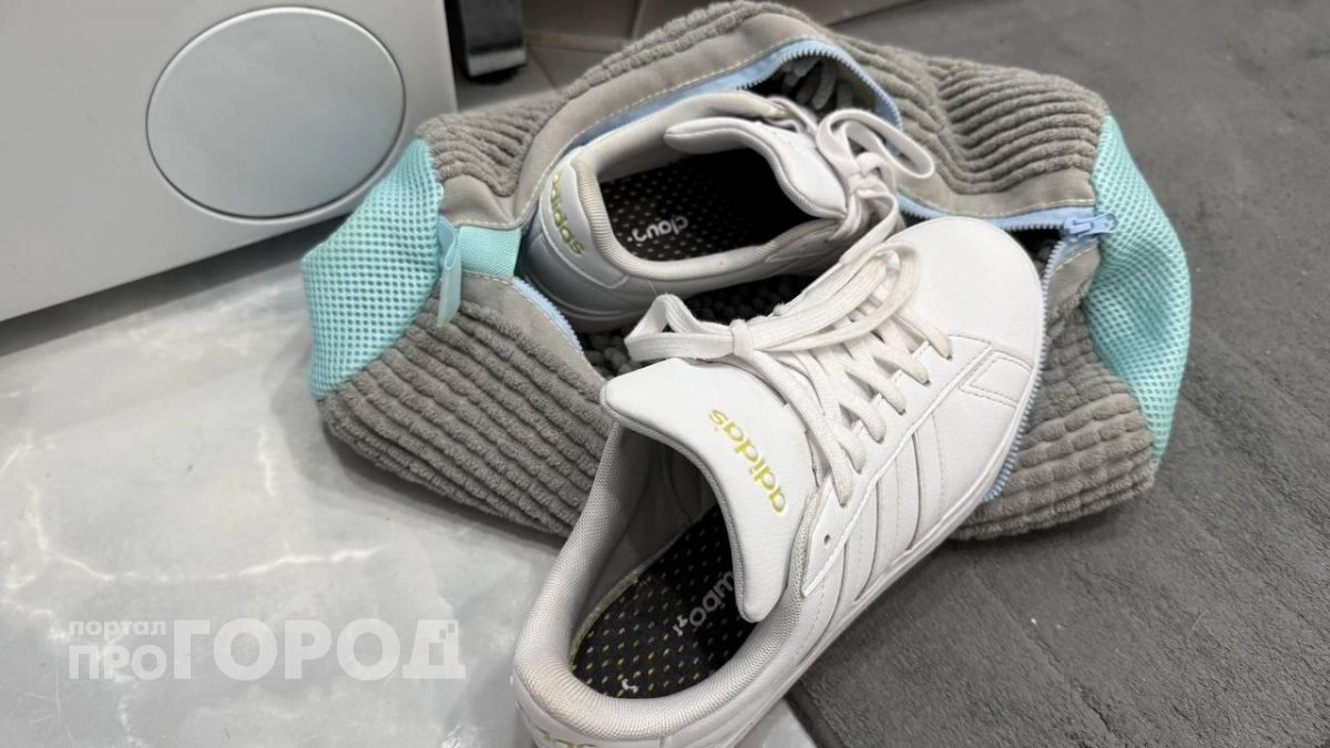 Выкинула дорогую химию и отмыла подошву кроссовок за копейки: этот простой способ за минуту вернет белизну