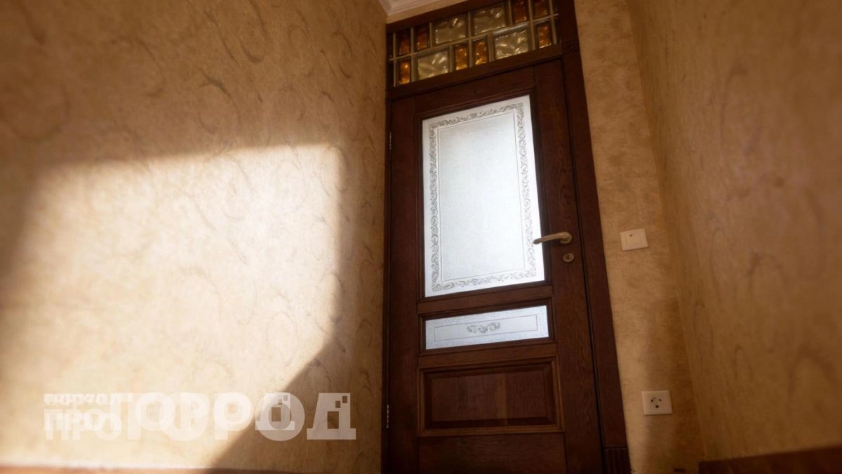 Скрытая функция фрамуг в старых дверях: архитекторы раскрыли главную причину такого инженерного решения