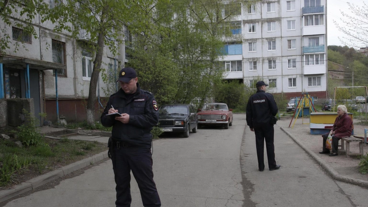 Полиция Дзержинска поймала вора, который съел продукты из чужого холодильника