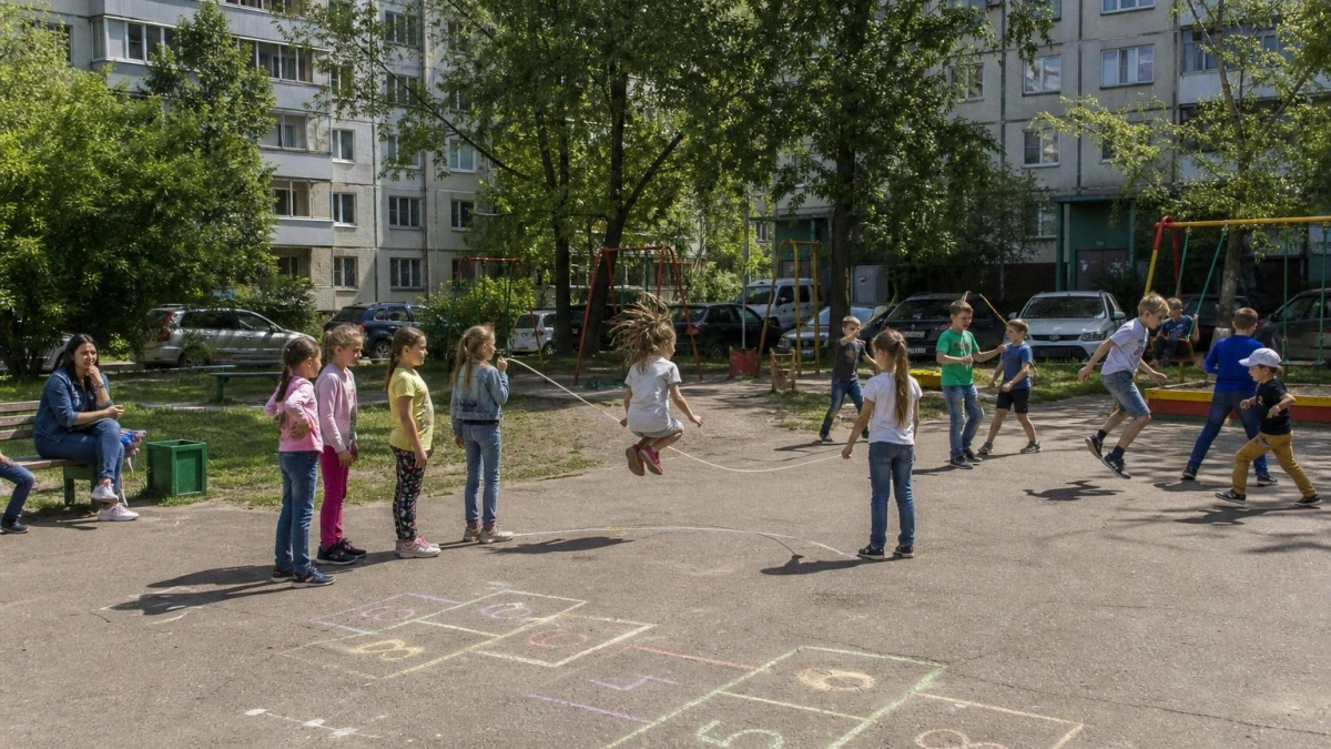 В Дзержинске для прогулок во дворе детям теперь потребуется справка из психдиспансера