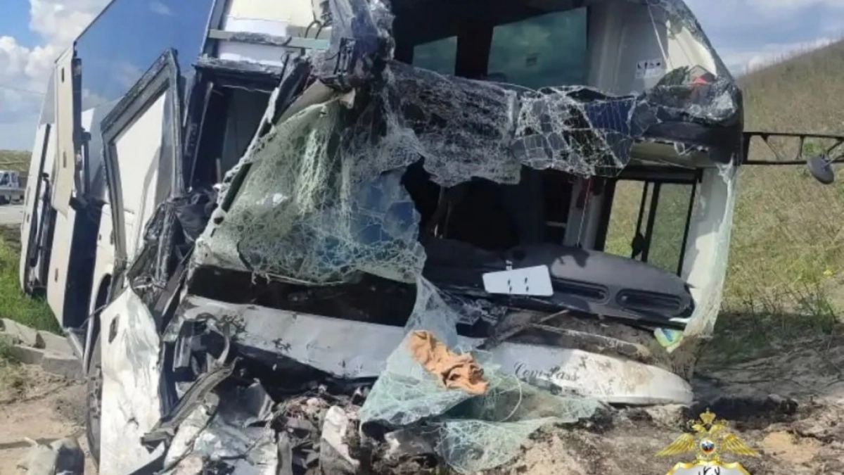 Названа причина ДТП, в котором разбился автобус с 40 туристами из Кореи в Нижегородской области