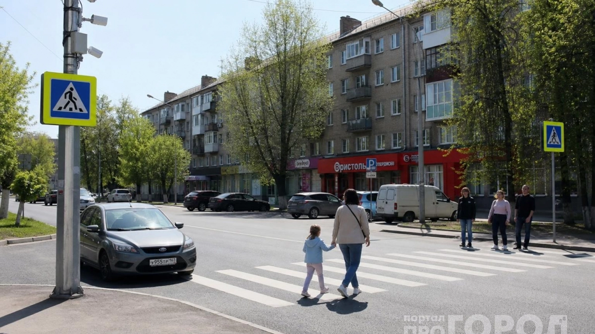 Шаг на «зебру» больше не аргумент: когда водитель обязан уступить пешеходу и что говорить инспектору ГИБДД