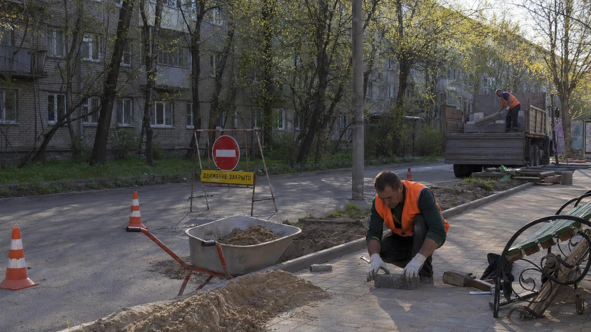 Почему центр Дзержинска до сих пор не очищен от песка после зимы