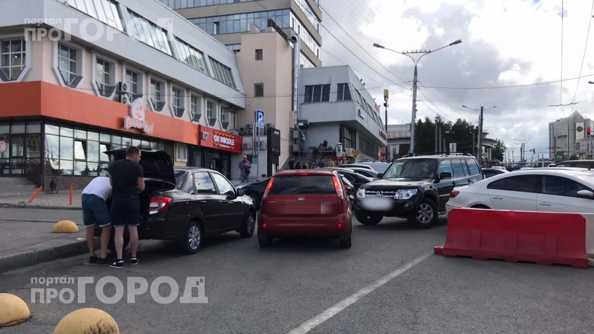 Двигатель закипает в пробке: три простых действия помогут избежать дорогого ремонта без глушения мотора